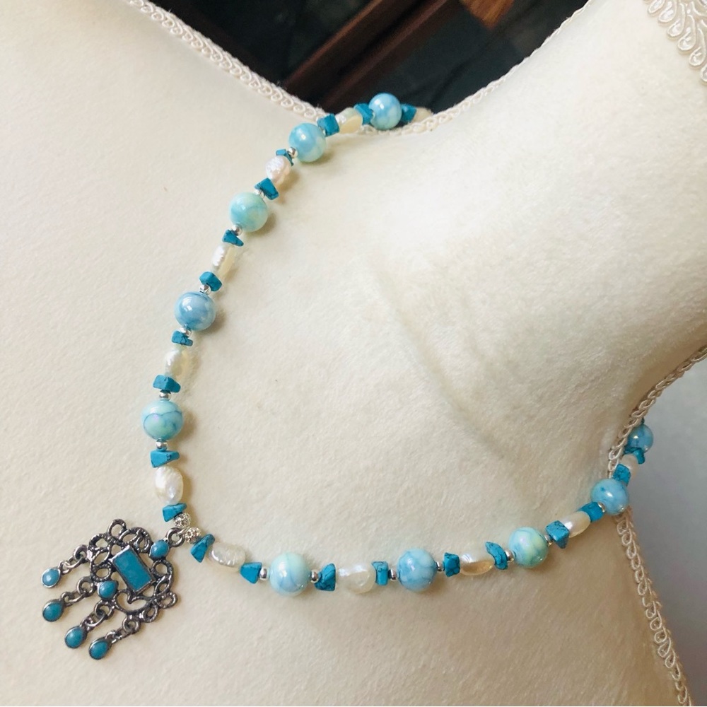 Handcrafted howlite genuine pearl dyed agate beaded necklace